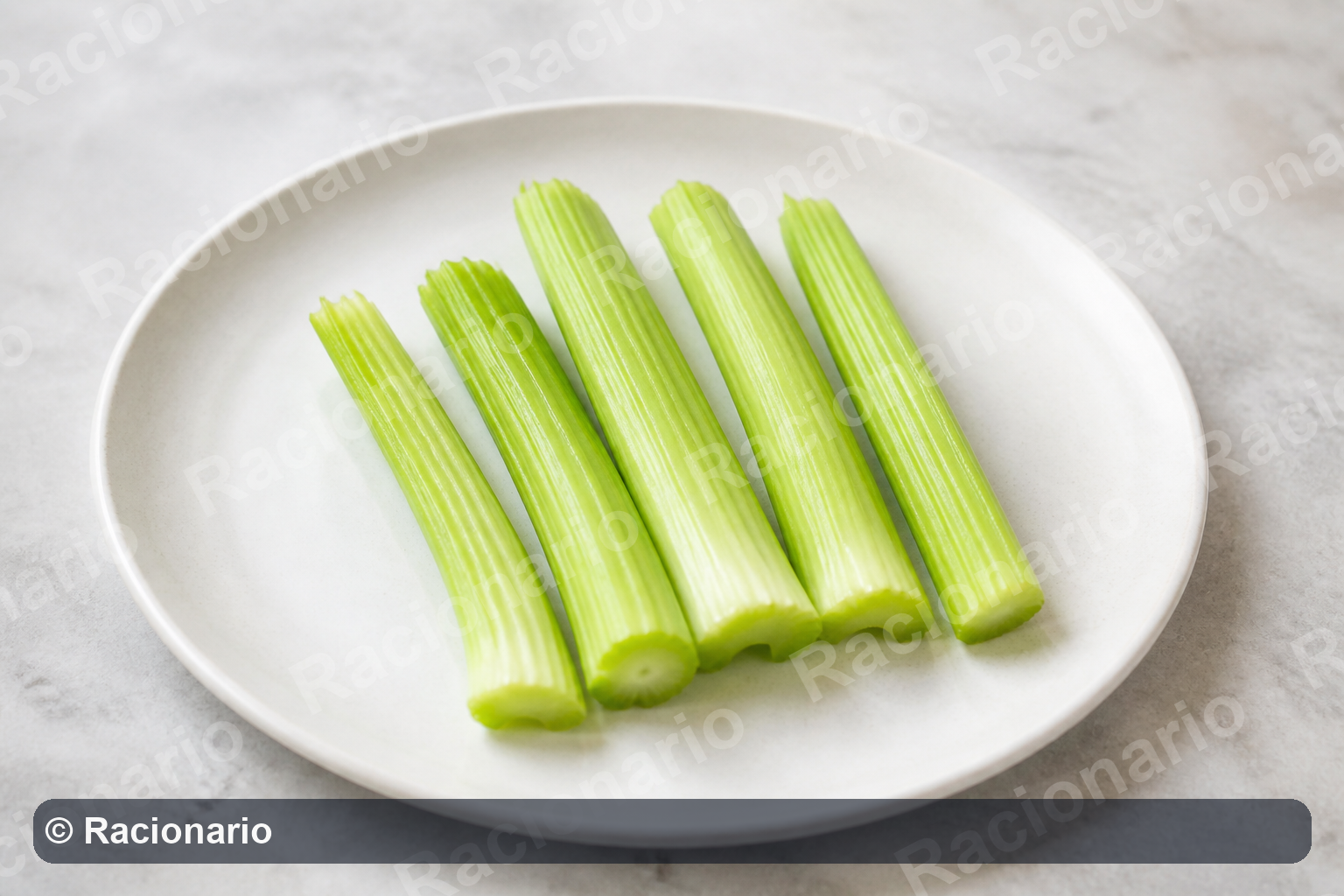 Ración de Apio: Ración: cinco ramas, 200 g