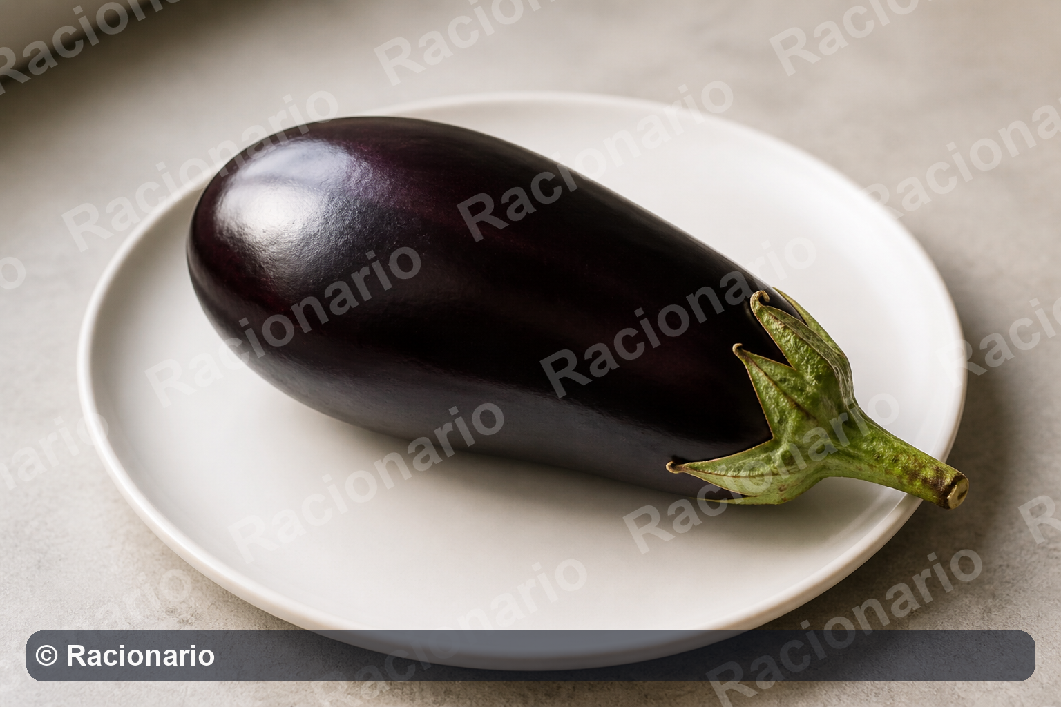 Ración de Berenjena: Ración: una unidad, 200-250 g