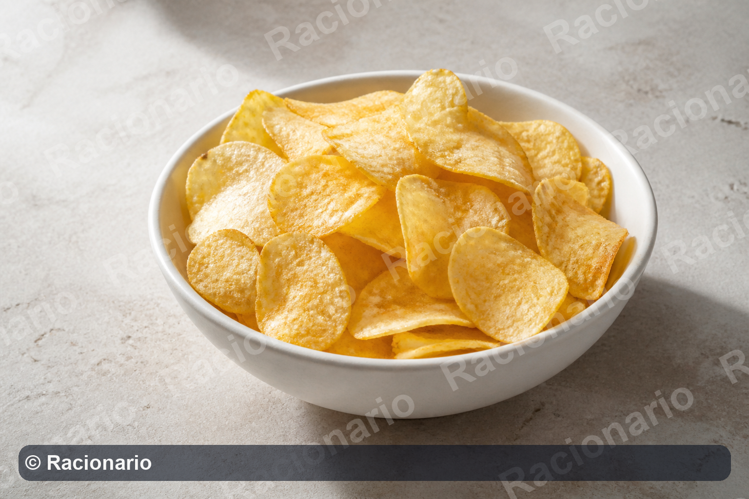 Ración de Patatas fritas chips: Ración: un bol, 50 g